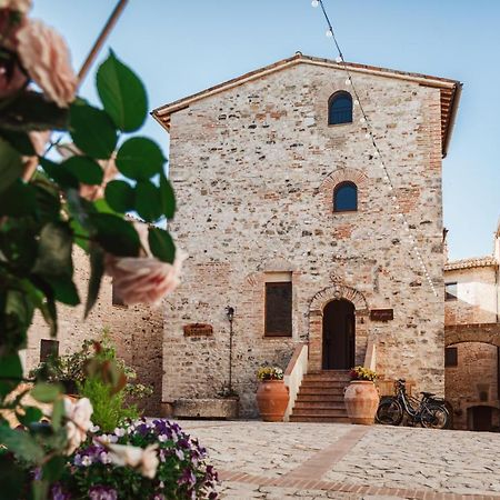 Готель Borgo Petroro Тоді Екстер'єр фото