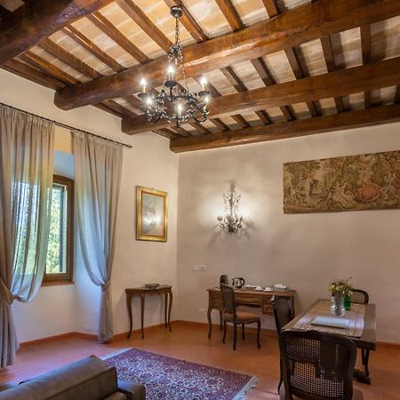 Готель Borgo Petroro Тоді Екстер'єр фото